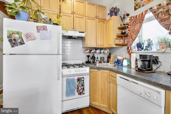 Building Photo - 858 N 25th St