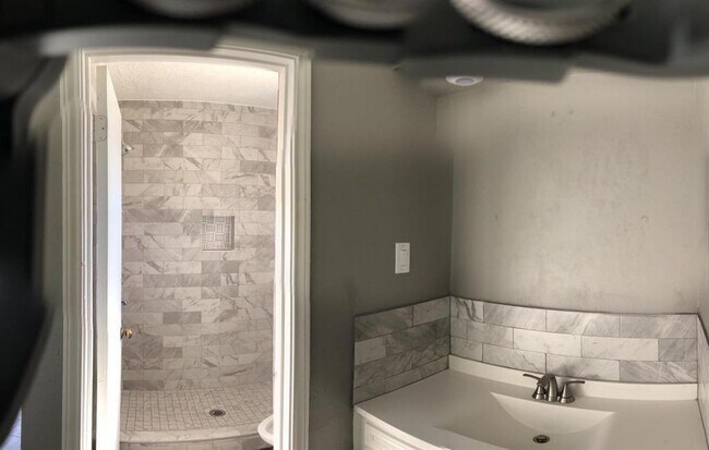 Foto del edificio - 250 Sevenhampton Ln