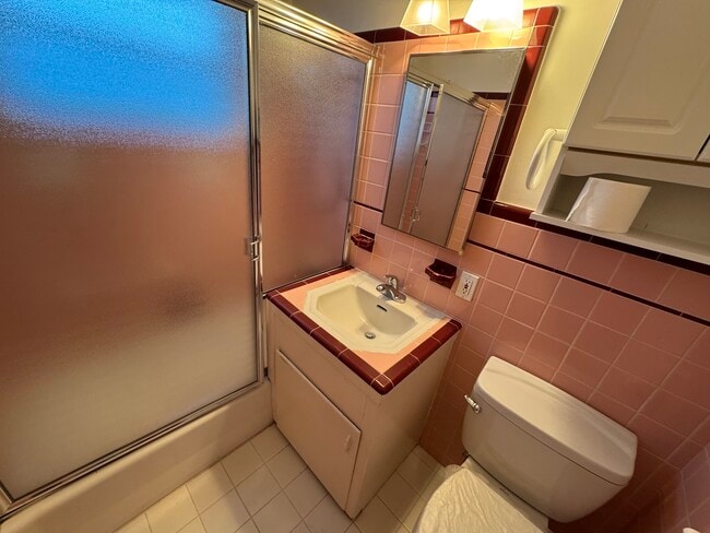 Building Photo - 11976 Walnut Ln