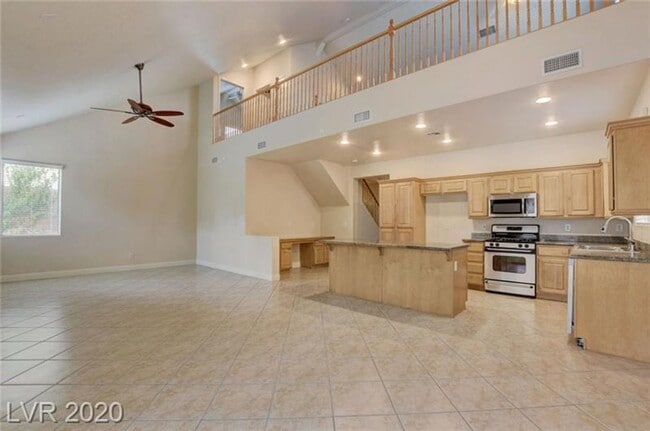 Building Photo - Gorgeous Southern Highlands 3 bedroom + loft and office with a sparkling pool!