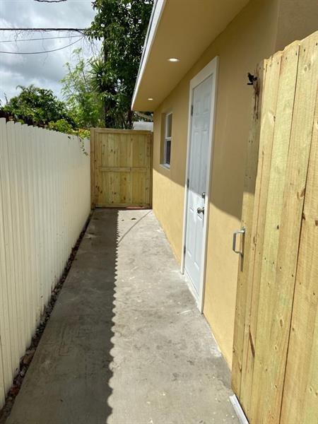 Foto del edificio - 8570 Taft St