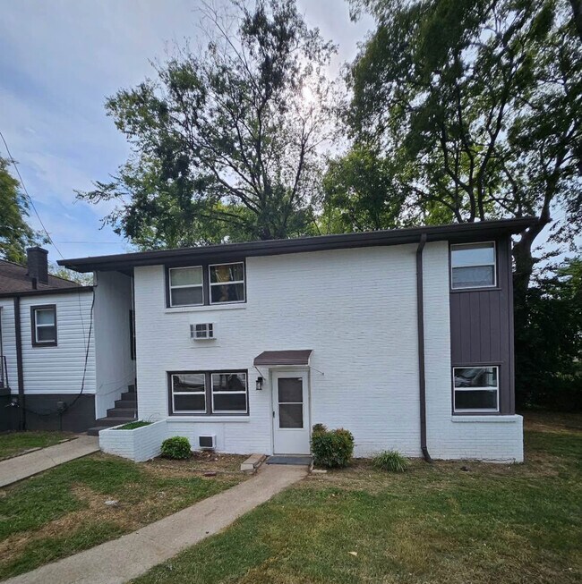 FRENTE DEL APARTAMENTO - 2400 Eden St