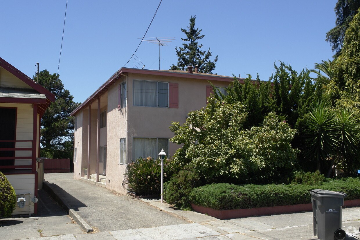 Primary Photo - 3611 Quigley St