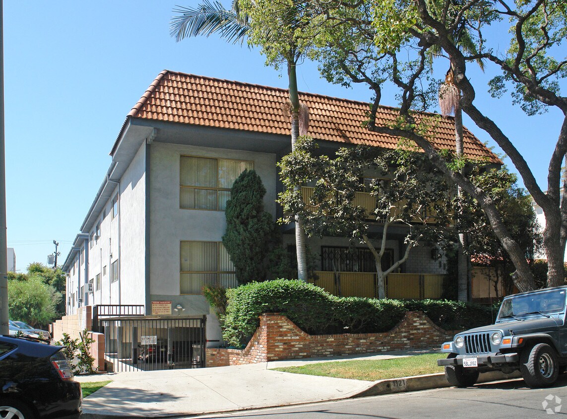 Primary Photo - 1121 N Kings Rd