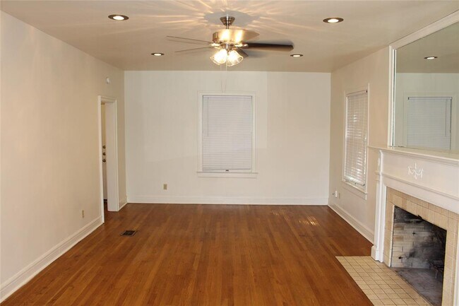 Foto del edificio - 2309 Shoal Creek Blvd