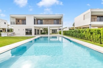 Building Photo - 16699 Botaniko Dr N