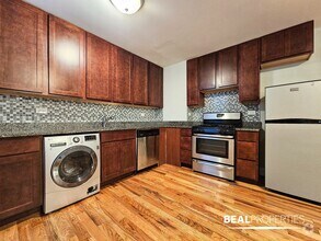 Building Photo - 550 W Arlington Pl