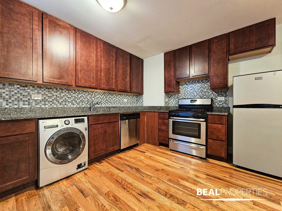 Primary Photo - 550 W Arlington Pl