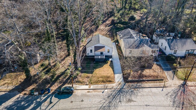 Building Photo - A Cozy, Updated 2-Bedroom Bungalow in the ...