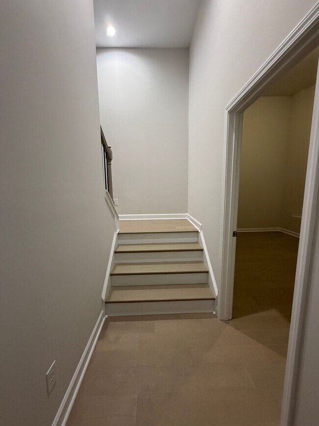 Foto del edificio - BRAND NEW TOWNHOMES AVALIABLE NOW