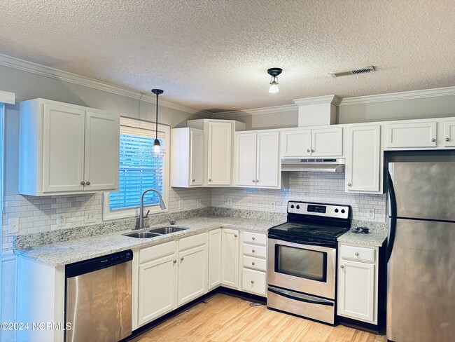 Building Photo - 108 Chandler Dr