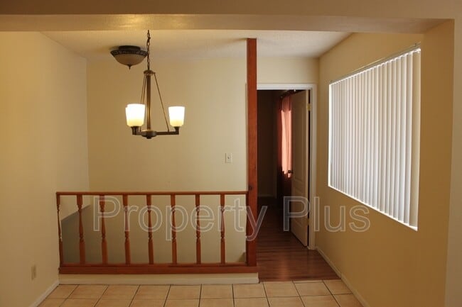 Building Photo - 2605 S Rita Ln