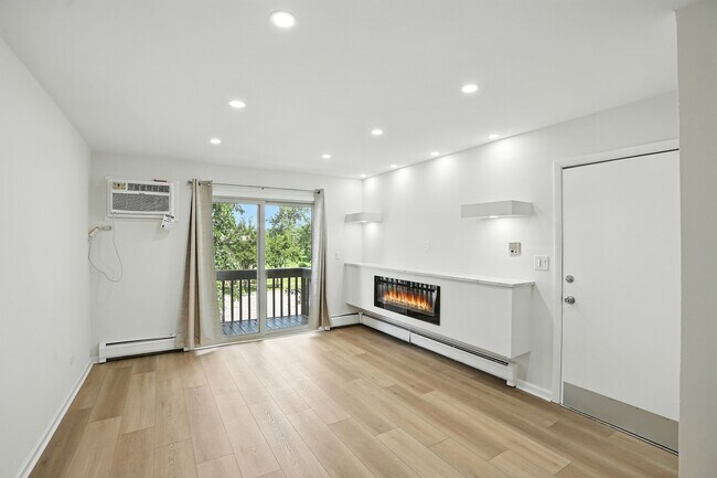 Foto del edificio - 8310 Woodland Dr