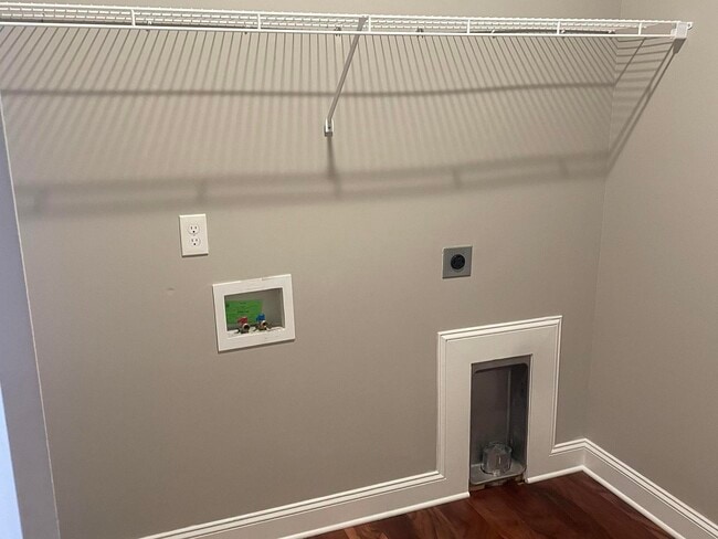 Foto del edificio - 809 Alpine Pine St