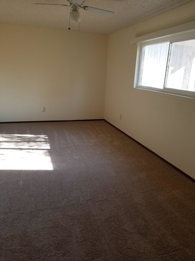 Building Photo - 1343 NE Hogan Pl