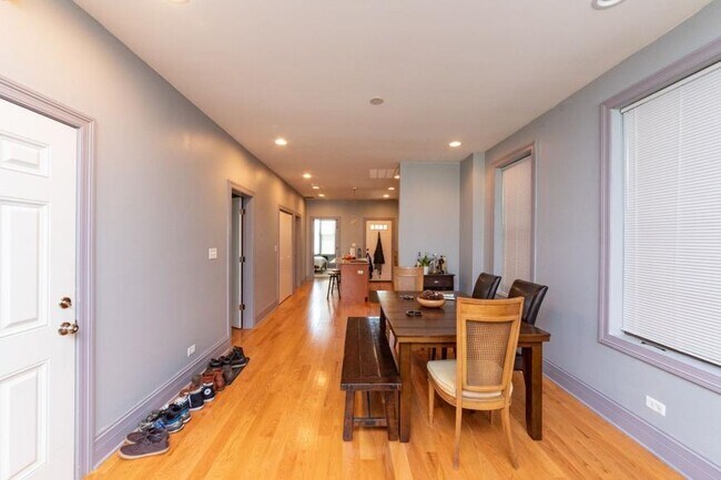 Foto del edificio - 3 bedroom in Chicago IL 60622
