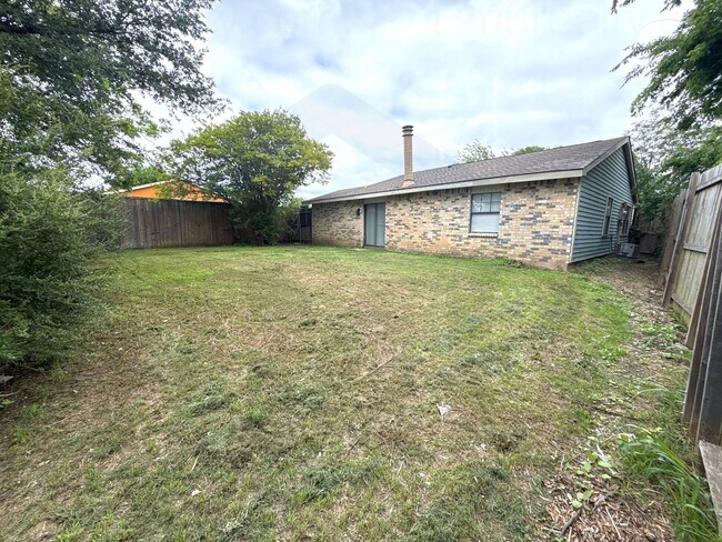 Foto del edificio - AVAILABLE NOW!!! Charming Cedar Hill, TX home with 3 bedrooms, 1 bathroom