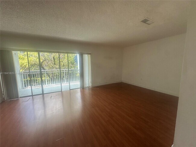 Foto del edificio - 9375 Fontainebleau Blvd