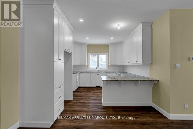 Building Photo - 161 Dominion St N