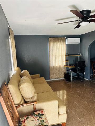 Foto del edificio - 1117 E Harvey Ave