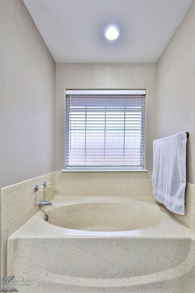 Foto del edificio - 5434 Willow View Rd