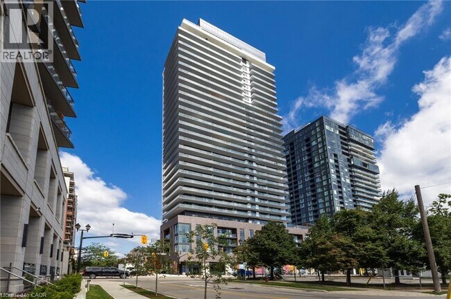 Photo du bâtiment - 2075 Lakeshore Rd.