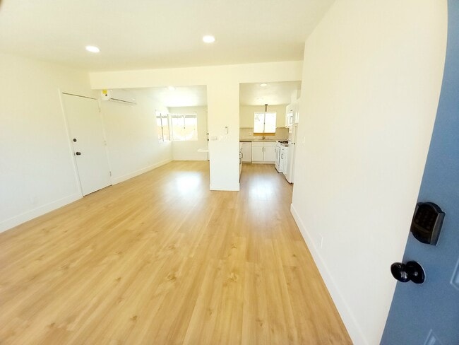 Building Photo - Beautifully Renovated 3 bd, 2 ba in Old To...
