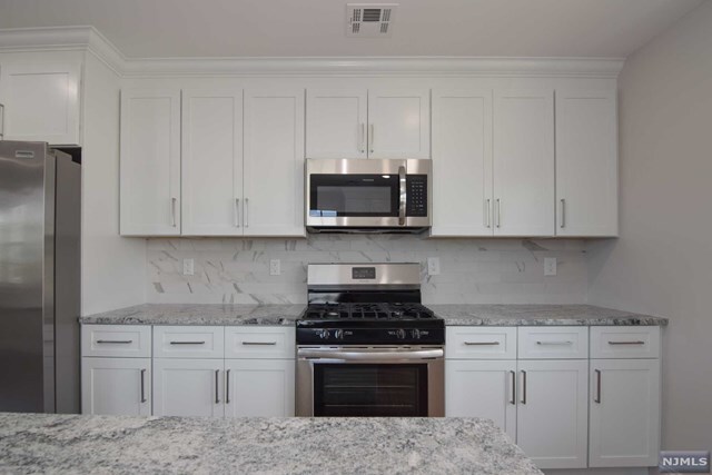 Foto del edificio - 143-145 Linden Ave