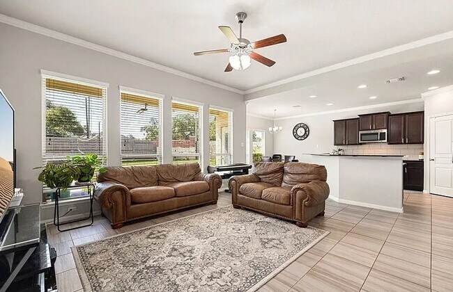 Foto del edificio - 5804 Blackstone Dr