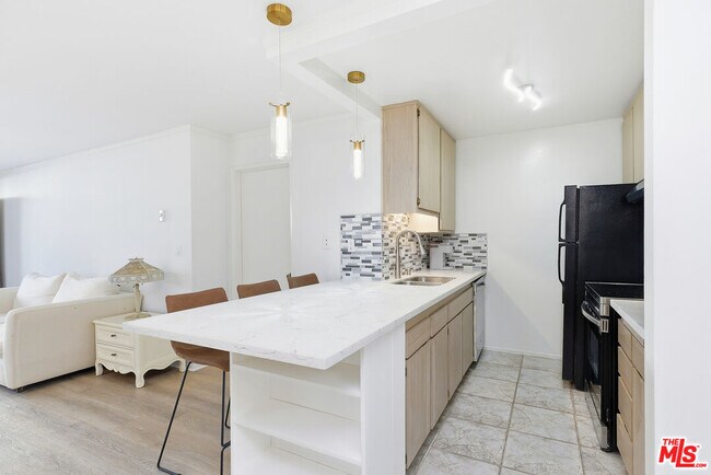 Foto del edificio - 7740 Redlands St