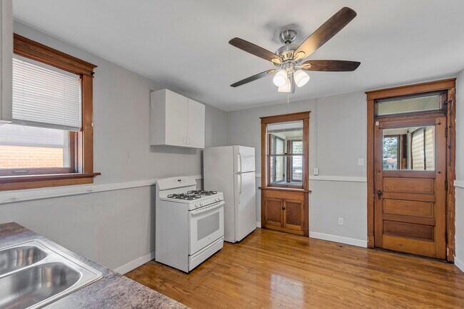 Kitchen - 4219 Bates St