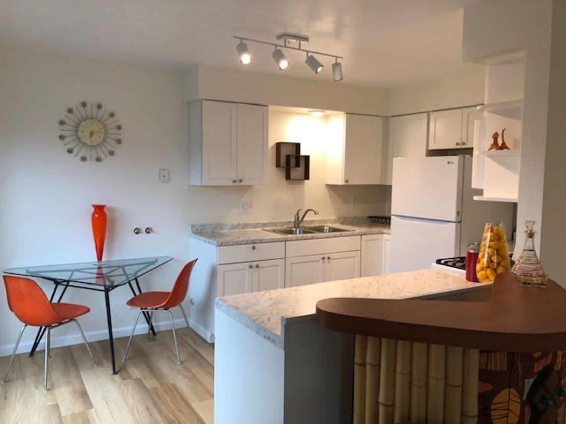 Primary Photo - 2 bed 1.5 bath Apartment