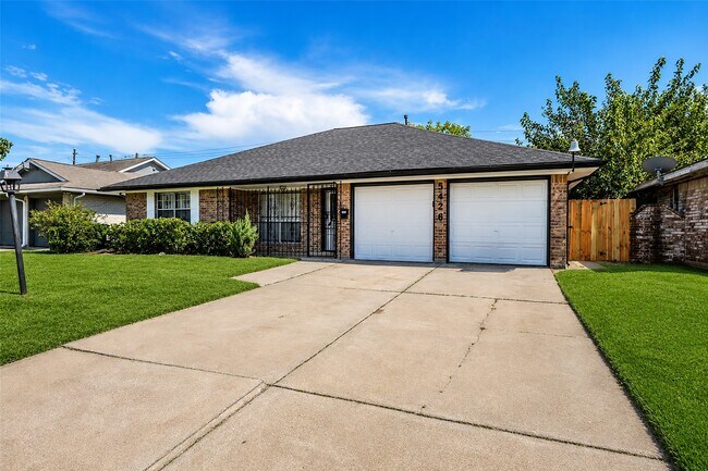 Foto del edificio - 5426 Fairgreen Ln