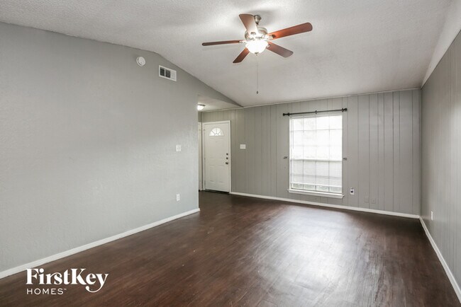 Building Photo - 810 Tapley St