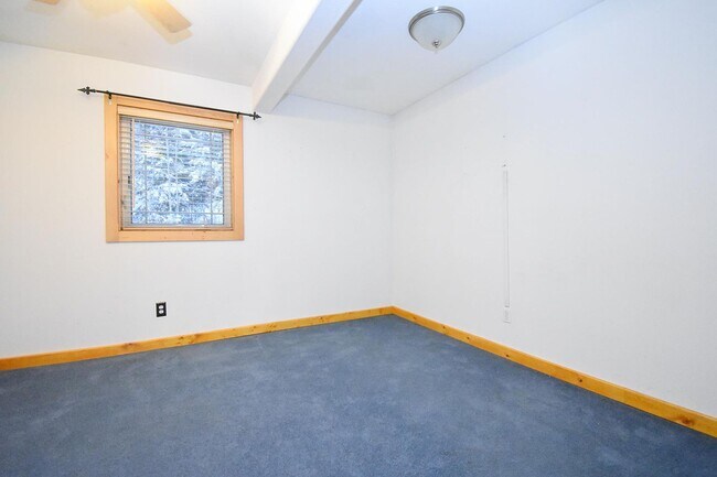 Building Photo - 3265 Hillary Ave