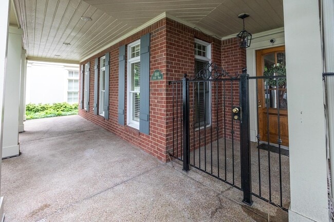 Building Photo - 1060 Island Dr