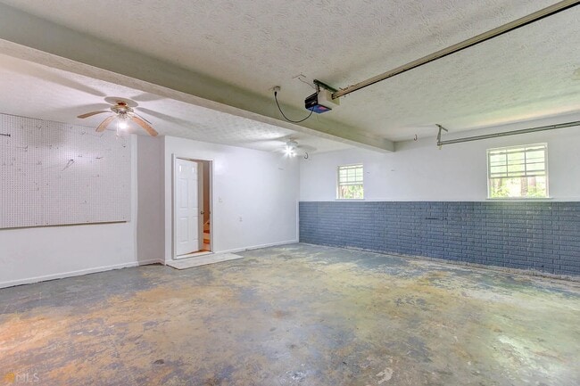 Building Photo - 68 Dundee Pl