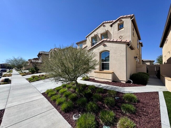 Building Photo - Elegant 4 Bedroom, 4.5 Bathroom Home with ...