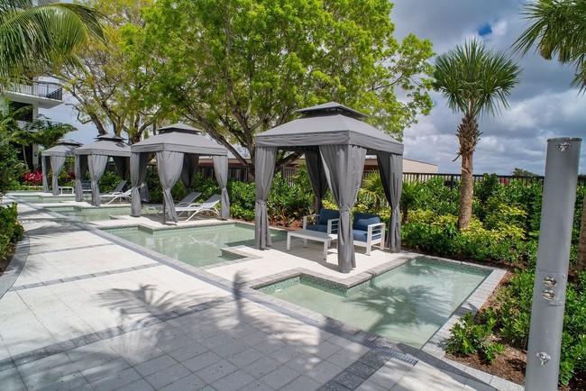 Cabanas with Water Fountains - Palmetto Station