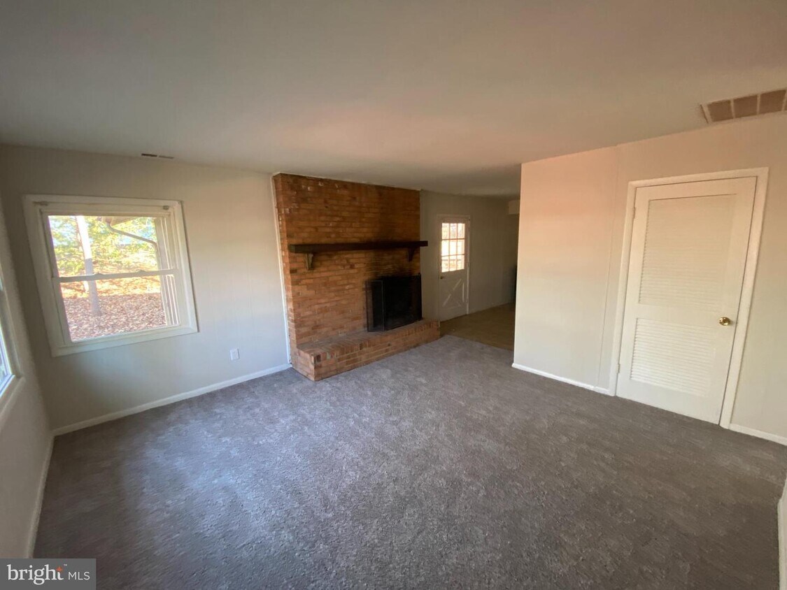 Primary Photo - 117 Edgehill Dr