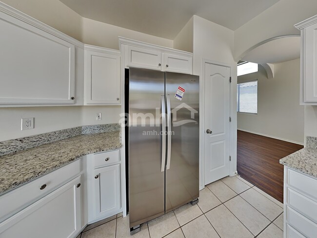 Foto del edificio - 6613 E Gehrig Ln