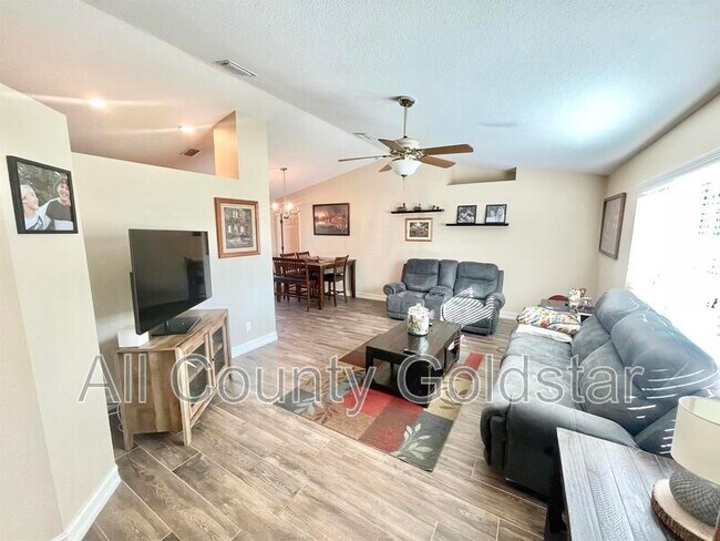 Foto del edificio - 20416 Calder Ave