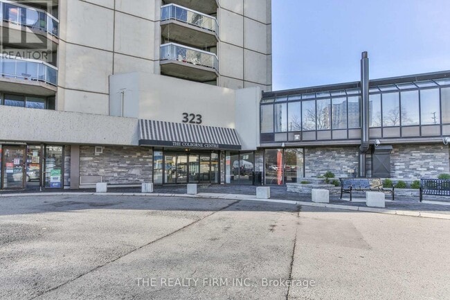 Building Photo - 323 Colborne St
