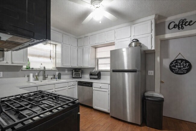 Foto del edificio - 201 S Cleveland St