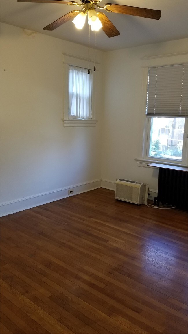 Foto del edificio - 1617 Otis St NE
