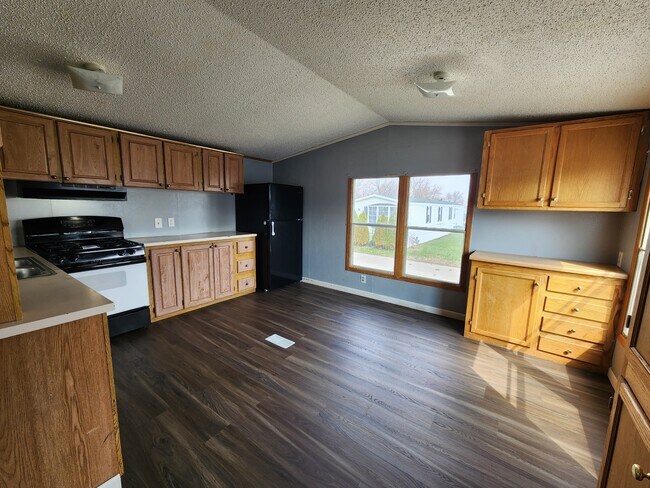 Building Photo - 700 W Ridgeway Ave