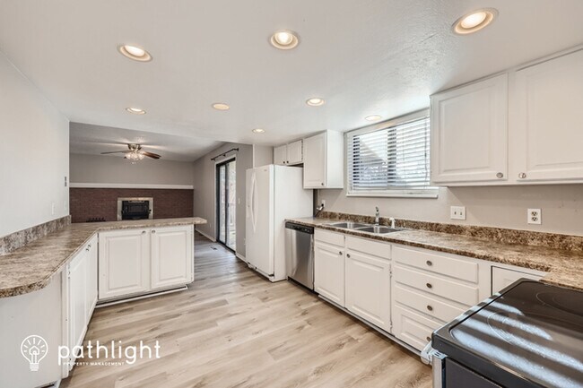 Foto del edificio - 6936 West Rowland Avenue, Littleton, CO, 8...