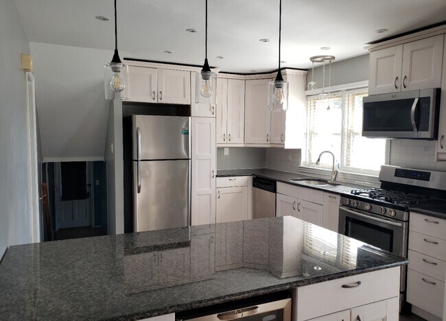 Foto del edificio - 2406 Lasalle Dr