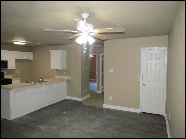 Building Photo - 185 Charles Dr