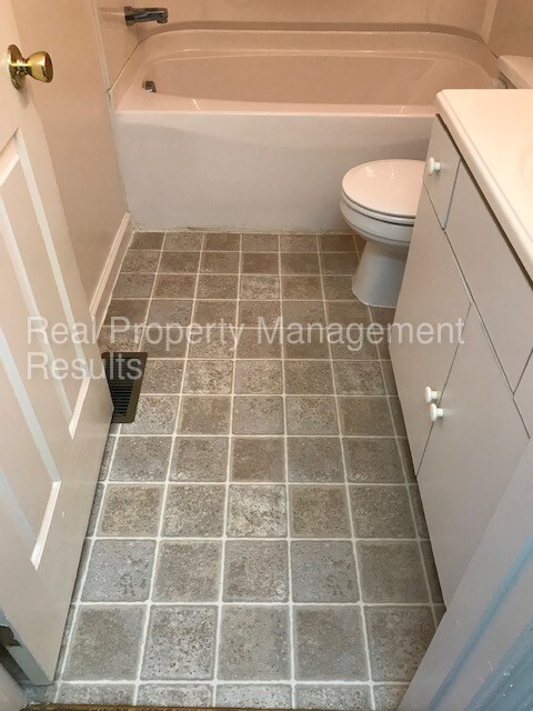 Building Photo - Cambridge Unit 112 - 2 bedroom, 2 bathroom